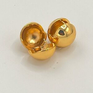 Elegant Gold cylinder earrings